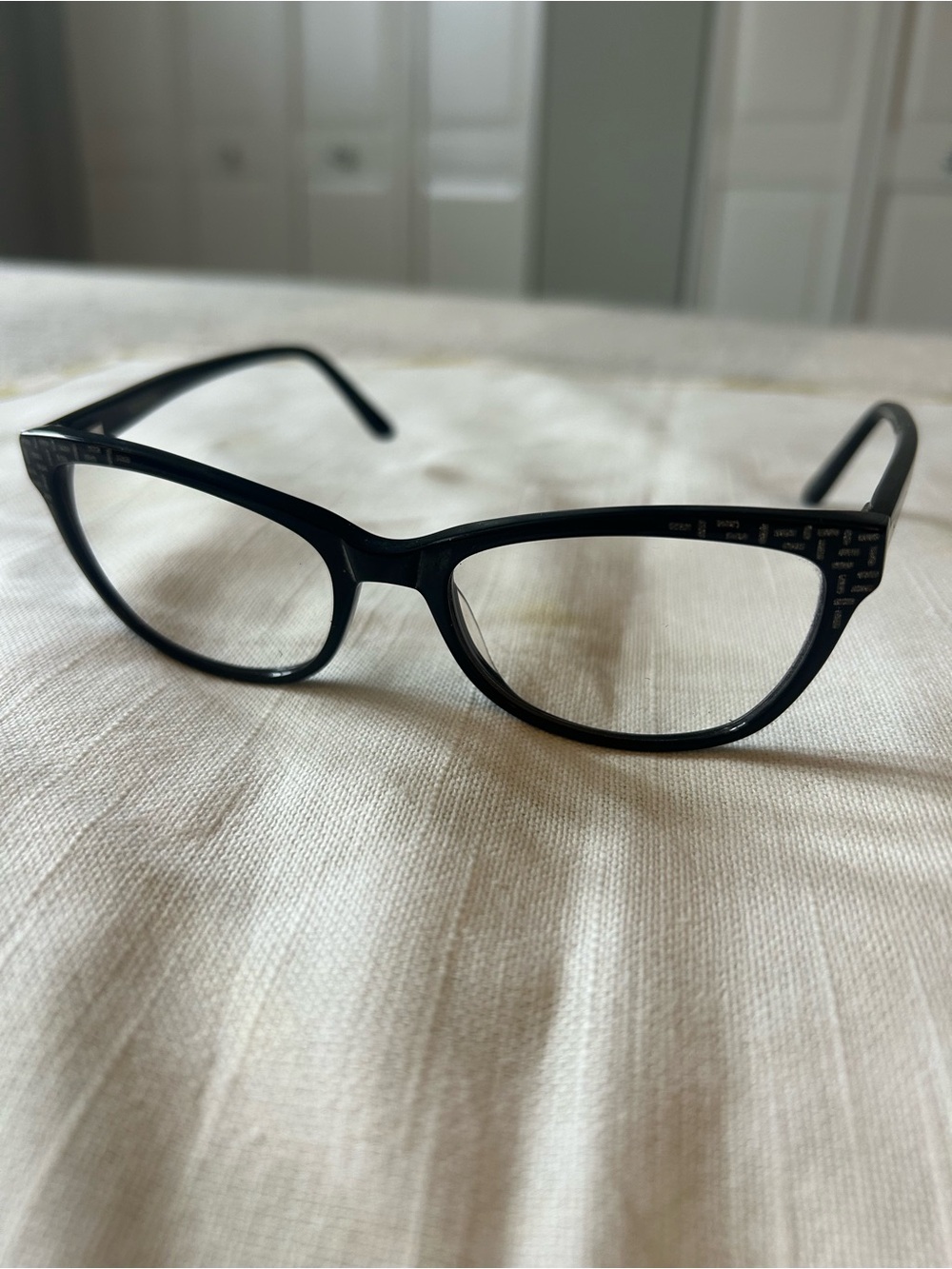 Vera Wang - Classic Black Cat-Eye Prescription Glasses - Women